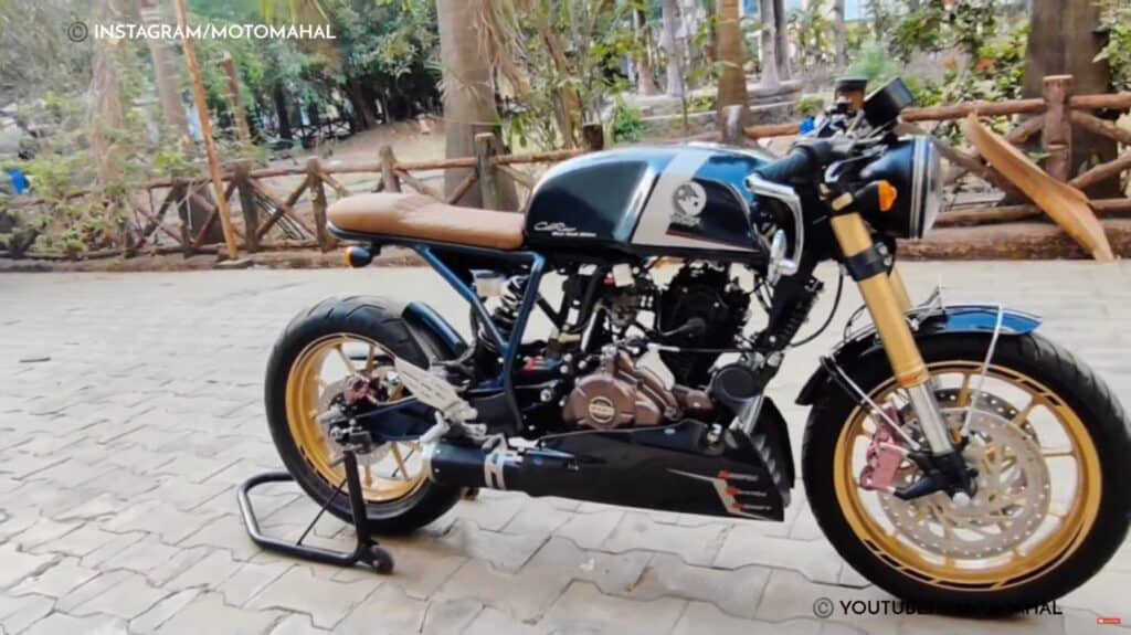 Modified Pulsar 220 into Cafe Racer