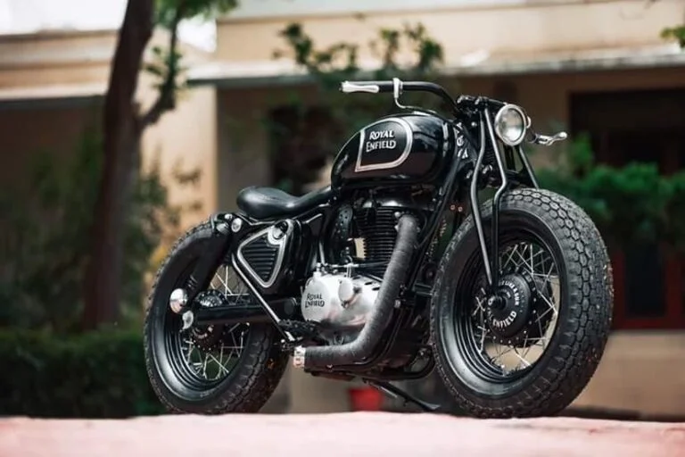 Modified Royal Enfield 350 into a Classic Bobber