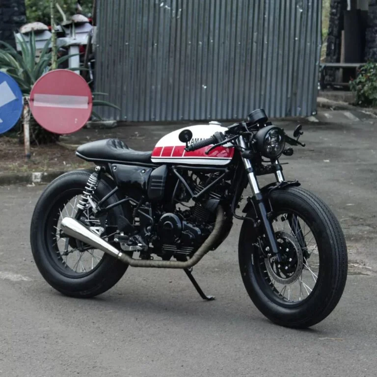 Modified Yamaha FZ into a Classic Cafe Racer