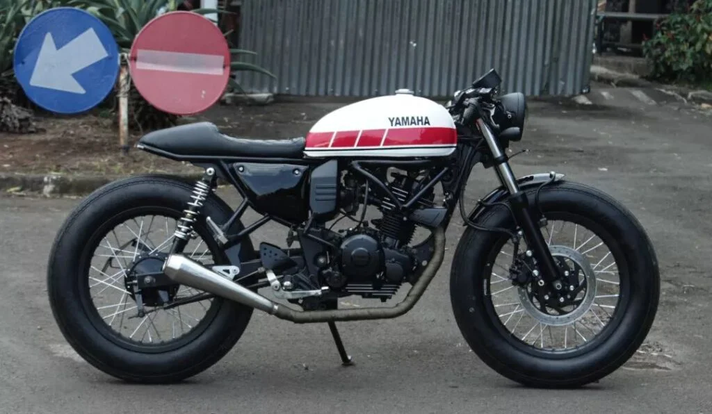 Modified Yamaha FZ into a Classic Cafe Racer